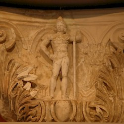 Thessaloniki, Palace of Galerius, Capital with one of the Dioscuri
