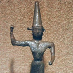 Dövlek, Figurine of the smiting god