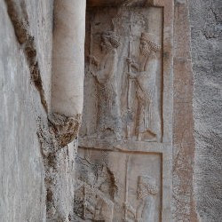 Persepolis, Tomb of Artaxerxes II Mnemon, Relief of soldiers