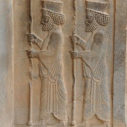 Tomb of Artaxerxes III, soldiers