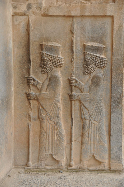 Tomb of Artaxerxes III, soldiers