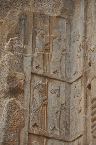 Tomb of Artaxerxes III, soldiers