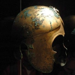 Golyamata Kosmatka, Helmet