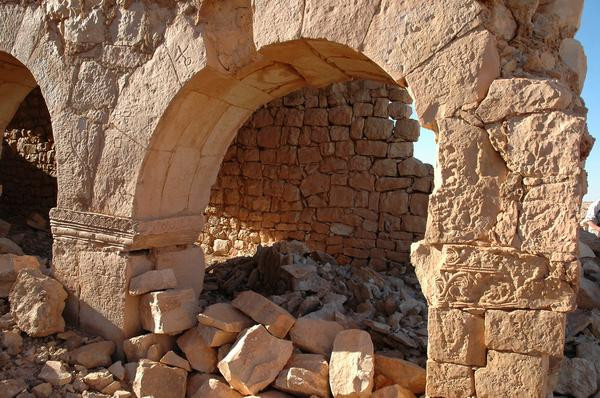Suq al-Awty, Church, Arches