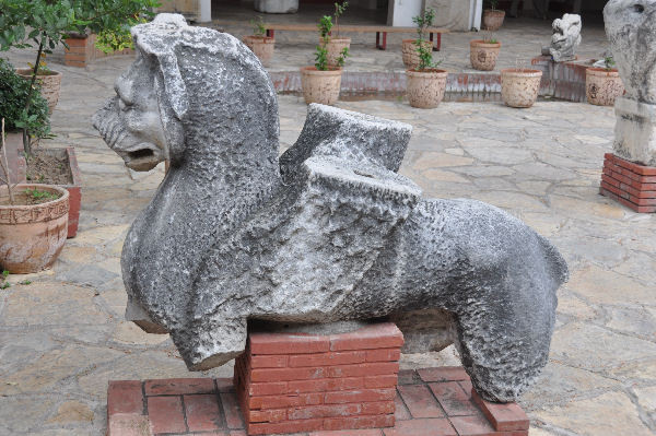 Belevi, Mausoleum, lion