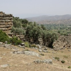 Alinda, City wall