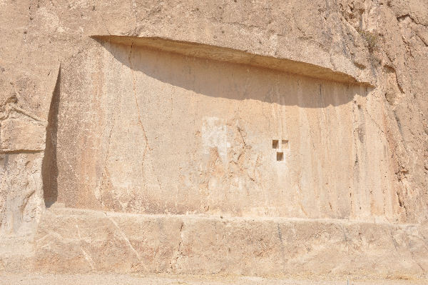 Naqš-e Rustam, Unfinished relief