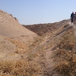 Afrosiab, Ditch