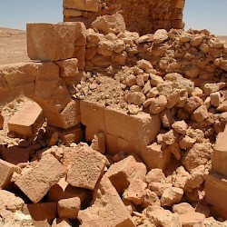 Gheriat el-Garbia, Northeastern gate, Inside