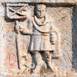 Apamea, Tombstone of Felsonius Verus, aquilifer of II Parthica, detail