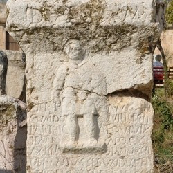 Apamea, Tombstone of Veranius Secundus, soldier of II Parthica