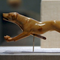 Statuette of a dog