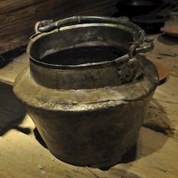 Mušov, Bronze bucket