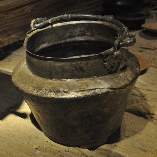 Mušov, Bronze bucket