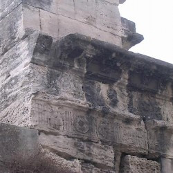 Arelate, Theater, Decoration