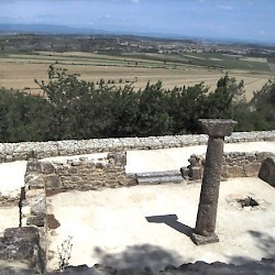 Ensérune, Maison à la colonne