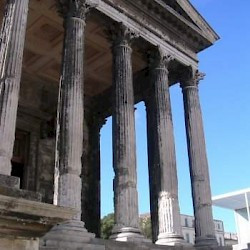 Nemausus, Maison Carrée, entrance