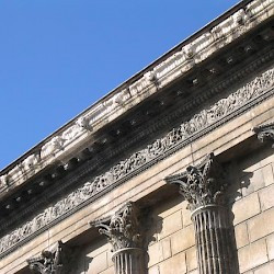 Nemausus, Maison Carrée, Corniche