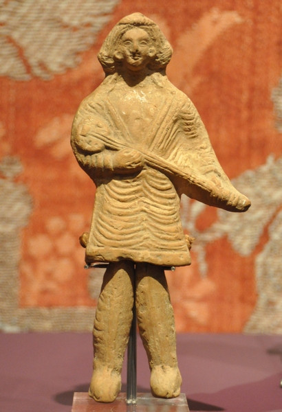 Parthian musician playing a tanbur