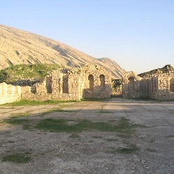 Bishapur, Palace, Cross-shaped Hall