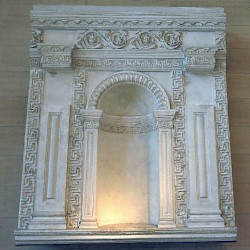 Bishapur, Palace, Stucco apse