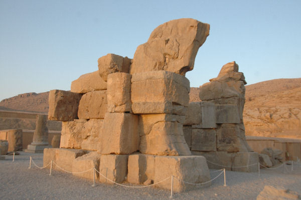 Persepolis, Unfinished Gate, Bulls