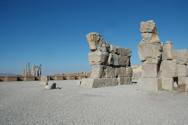 Persepolis, Unfinished Gate, Bulls