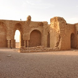 Sarvestan, court