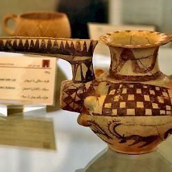 Tepe Sialk, Early first millennium beak pot (2)