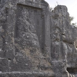Machnaqa, Relief 1: Aphrodite (?) and worshipper