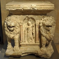 Niha, Roman altar, dedicated to a female deity (Fortuna), with two lions