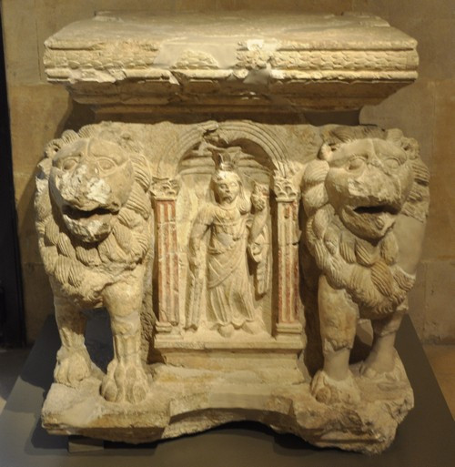 Niha, Roman altar, dedicated to a female deity (Fortuna), with two lions