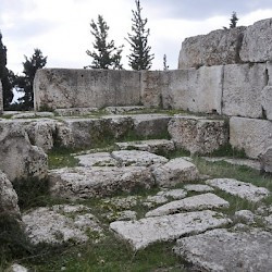 Qsarnaba, Cella