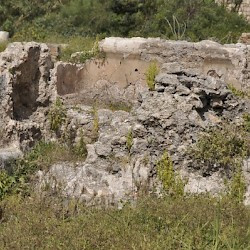 Tyre, City, Octagonal building, small inner structure