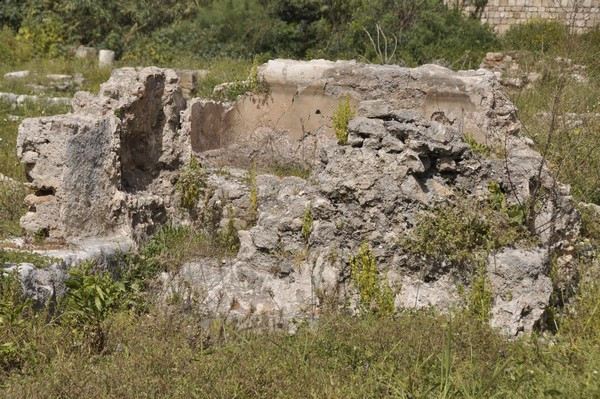 Tyre, City, Octagonal building, small inner structure