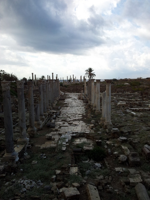 Tyre, City, Octagonal building, Surrounding portico on the southeastern side