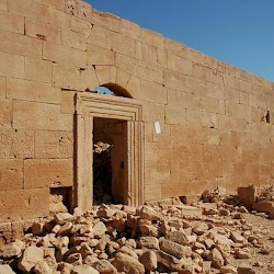 Qasr Banat, Farm, entrance