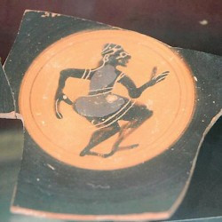 Taucheira, Attic pottery, dancer