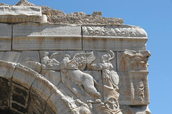 Oea, Arch of Marcus Aurelius, NW, Chariot drawn by sphinxes