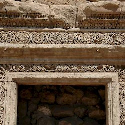 Nisibis, Church, right nave, decoration