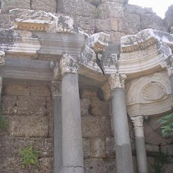 Side, State agora, Decoration