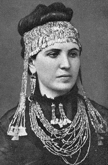 Sophia Schliemann with Trojan jewelry
