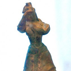 Troy VI?, Figurine of a praying woman