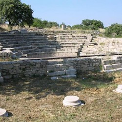 Troy IX, Odeon