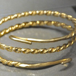 Troy II, Priam's Treasure, armwreath (replica)