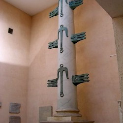 Rome, Forum Romanum, Rostra, Columna rostrata, reconstruction