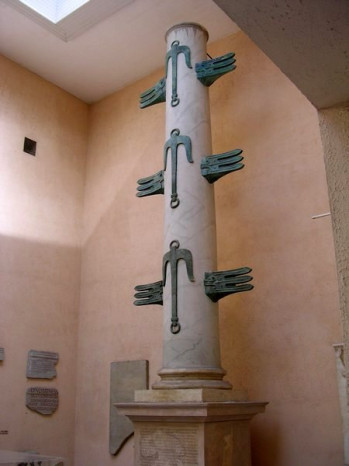 Rome, Forum Romanum, Rostra, Columna rostrata, reconstruction