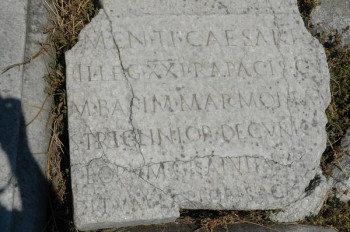 Philippi, Stoa, Dedication by an officer of XXI Rapax