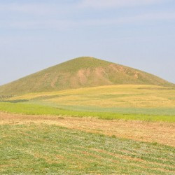 Bin Tepe, Large funeral mound