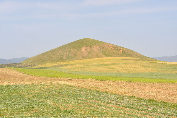 Bin Tepe, Large funeral mound